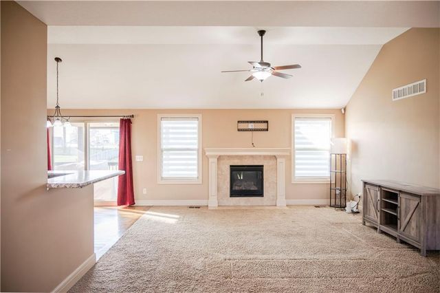 11208 N Manchester Avenue, Kansas City, MO 64157