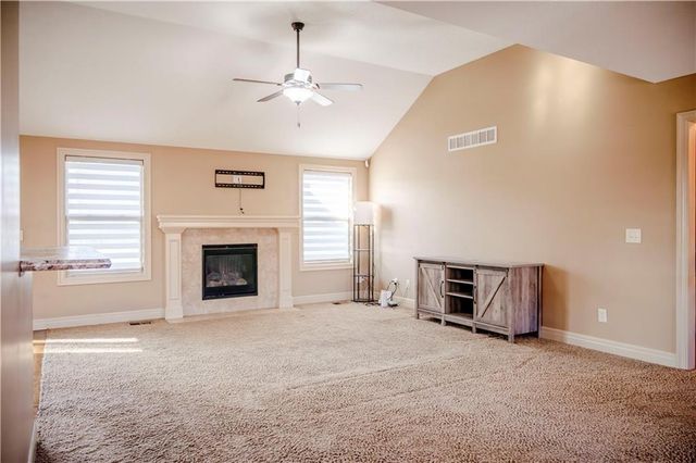 11208 N Manchester Avenue, Kansas City, MO 64157