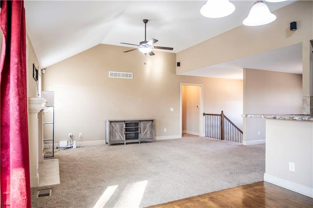 11208 N Manchester Avenue, Kansas City, MO 64157