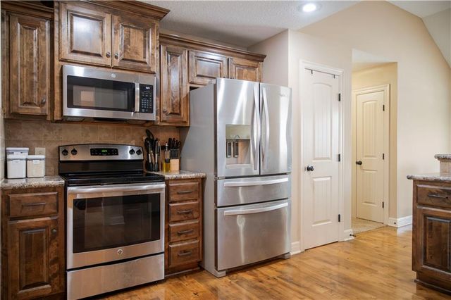 11208 N Manchester Avenue, Kansas City, MO 64157