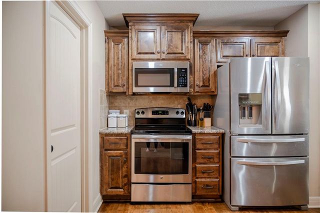 11208 N Manchester Avenue, Kansas City, MO 64157