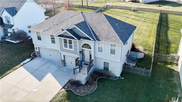 11208 N Manchester Avenue, Kansas City, MO 64157