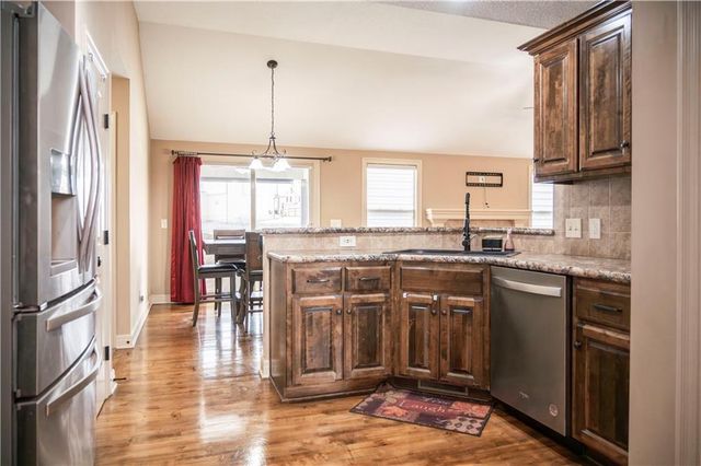 11208 N Manchester Avenue, Kansas City, MO 64157