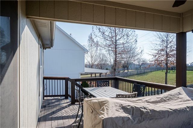 11208 N Manchester Avenue, Kansas City, MO 64157