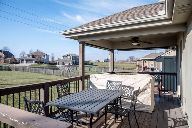 11208 N Manchester Avenue, Kansas City, MO 64157