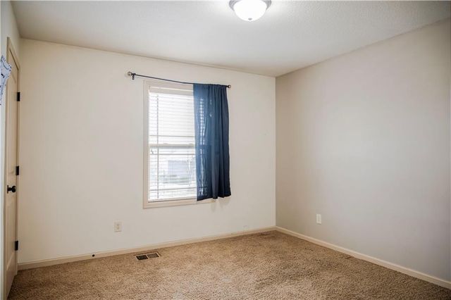 11208 N Manchester Avenue, Kansas City, MO 64157