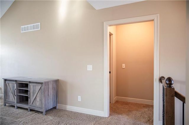 11208 N Manchester Avenue, Kansas City, MO 64157