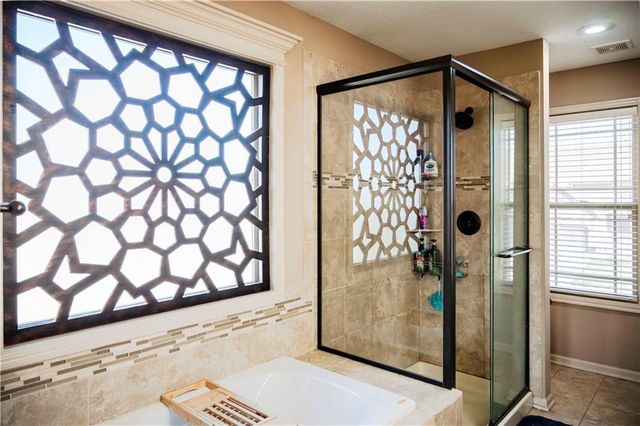 11208 N Manchester Avenue, Kansas City, MO 64157