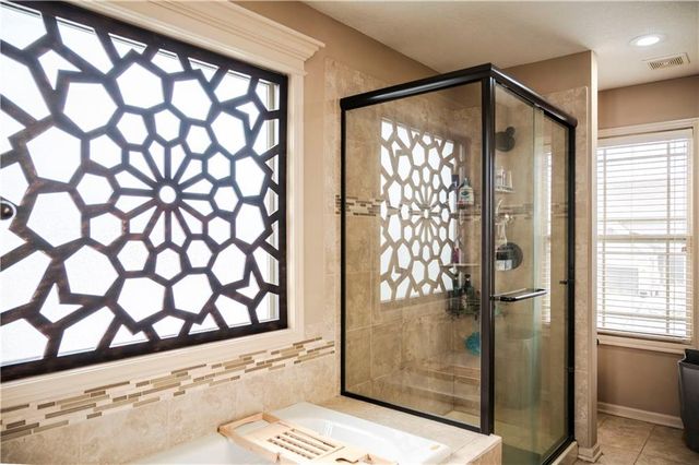 11208 N Manchester Avenue, Kansas City, MO 64157