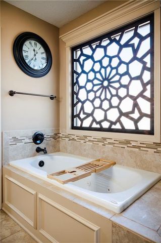 11208 N Manchester Avenue, Kansas City, MO 64157