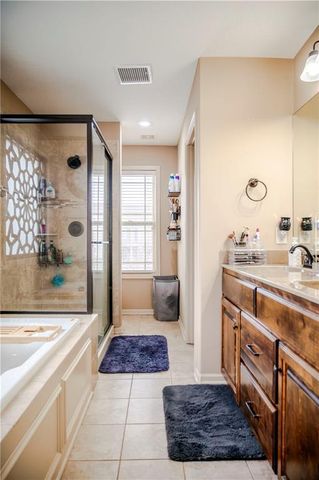 11208 N Manchester Avenue, Kansas City, MO 64157