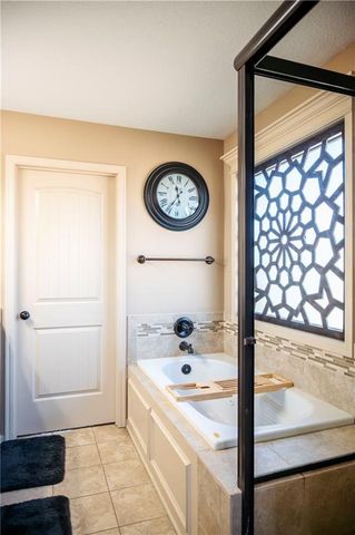 11208 N Manchester Avenue, Kansas City, MO 64157