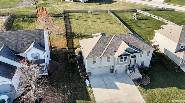 11208 N Manchester Avenue, Kansas City, MO 64157