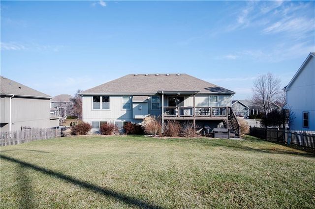 11208 N Manchester Avenue, Kansas City, MO 64157