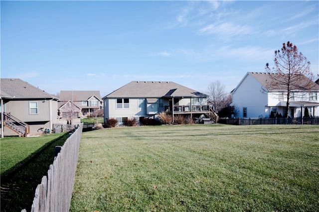 11208 N Manchester Avenue, Kansas City, MO 64157