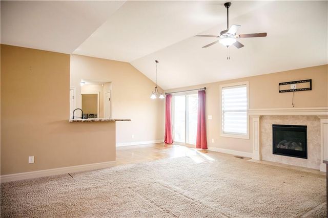 11208 N Manchester Avenue, Kansas City, MO 64157