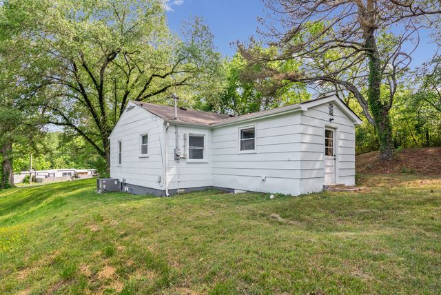 1524 River Rd, Clarksville, TN 37040