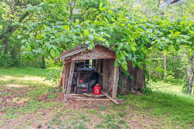1524 River Rd, Clarksville, TN 37040