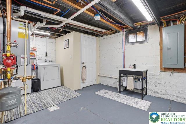 68 2nd Avenue, Lehighton Boro, PA 18235