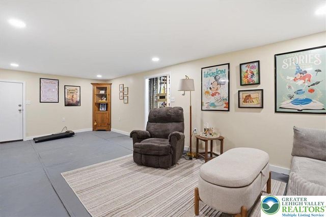 68 2nd Avenue, Lehighton Boro, PA 18235