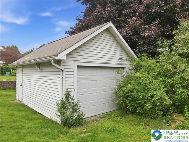 68 2nd Avenue, Lehighton Boro, PA 18235