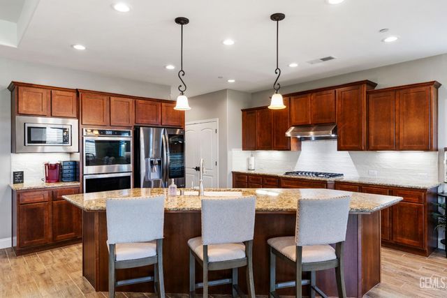 13607 Stonethwaite Lane, Bakersfield, CA 93311