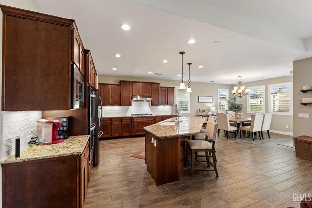 13607 Stonethwaite Lane, Bakersfield, CA 93311