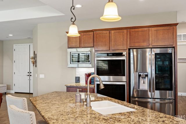 13607 Stonethwaite Lane, Bakersfield, CA 93311