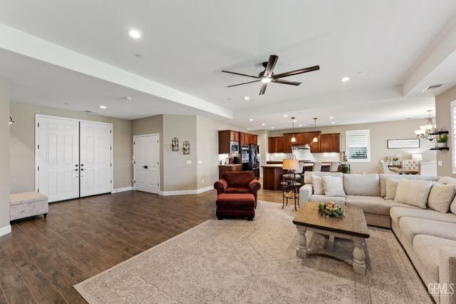 13607 Stonethwaite Lane, Bakersfield, CA 93311