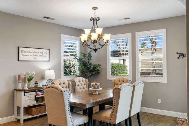 13607 Stonethwaite Lane, Bakersfield, CA 93311