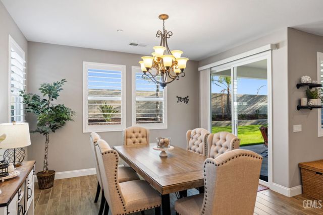 13607 Stonethwaite Lane, Bakersfield, CA 93311