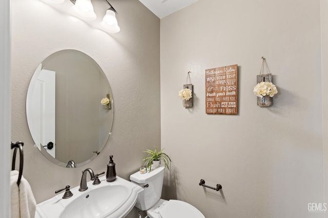 13607 Stonethwaite Lane, Bakersfield, CA 93311