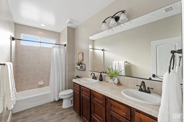 13607 Stonethwaite Lane, Bakersfield, CA 93311