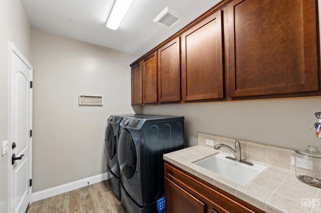 13607 Stonethwaite Lane, Bakersfield, CA 93311