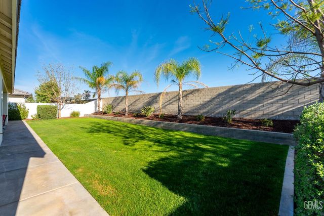 13607 Stonethwaite Lane, Bakersfield, CA 93311