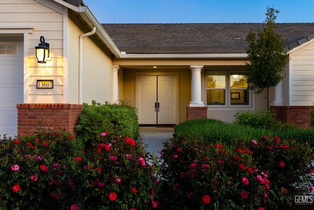 13607 Stonethwaite Lane, Bakersfield, CA 93311