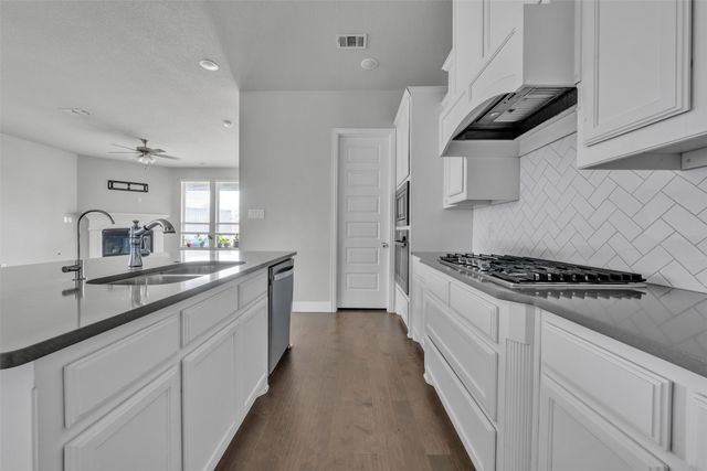 1802 Graham Way, Mansfield, TX 76063