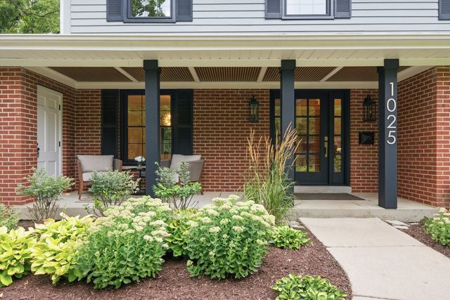 1025 Elizabeth Avenue, Naperville, IL 60540