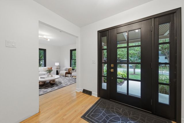 1025 Elizabeth Avenue, Naperville, IL 60540