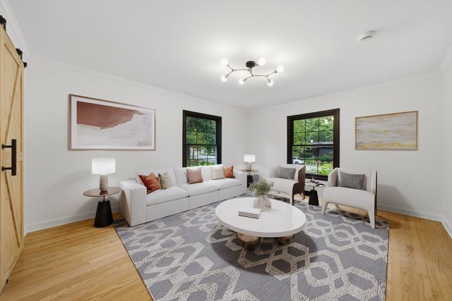 1025 Elizabeth Avenue, Naperville, IL 60540