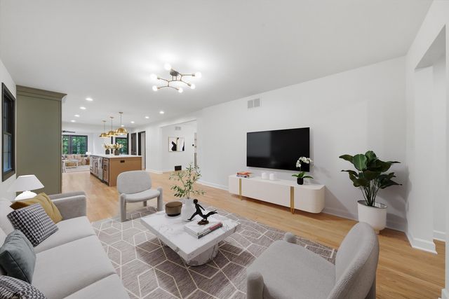 1025 Elizabeth Avenue, Naperville, IL 60540
