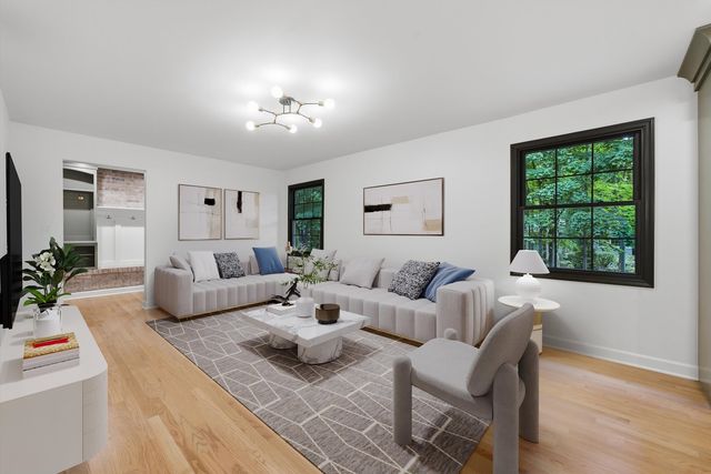 1025 Elizabeth Avenue, Naperville, IL 60540