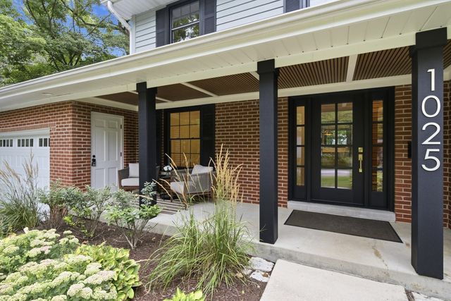 1025 Elizabeth Avenue, Naperville, IL 60540