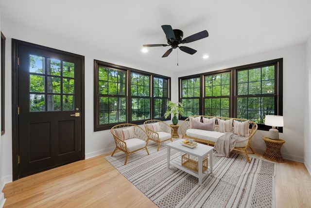 1025 Elizabeth Avenue, Naperville, IL 60540