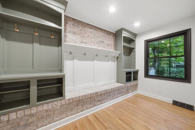 1025 Elizabeth Avenue, Naperville, IL 60540