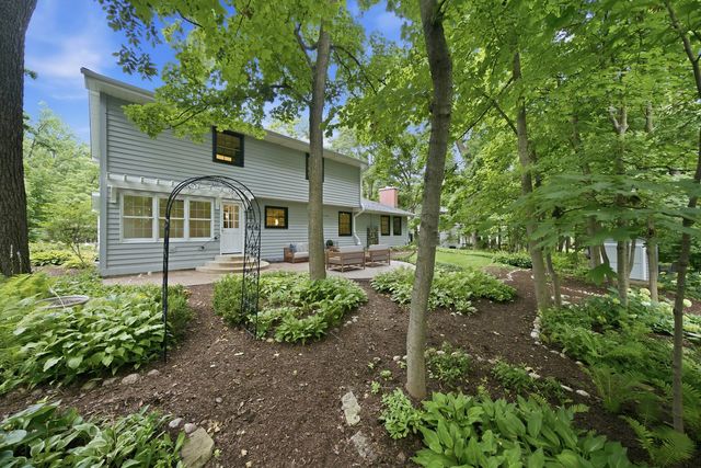 1025 Elizabeth Avenue, Naperville, IL 60540