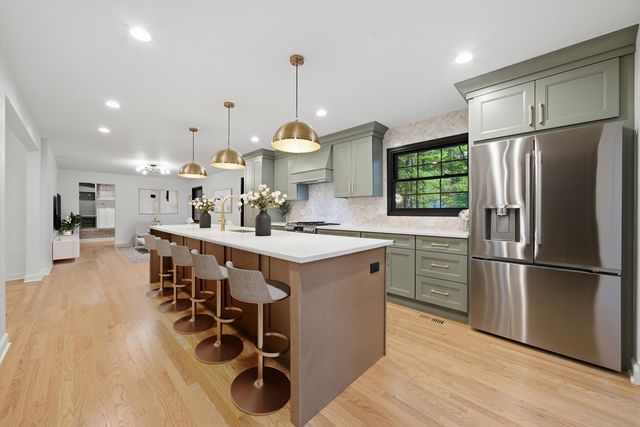 1025 Elizabeth Avenue, Naperville, IL 60540