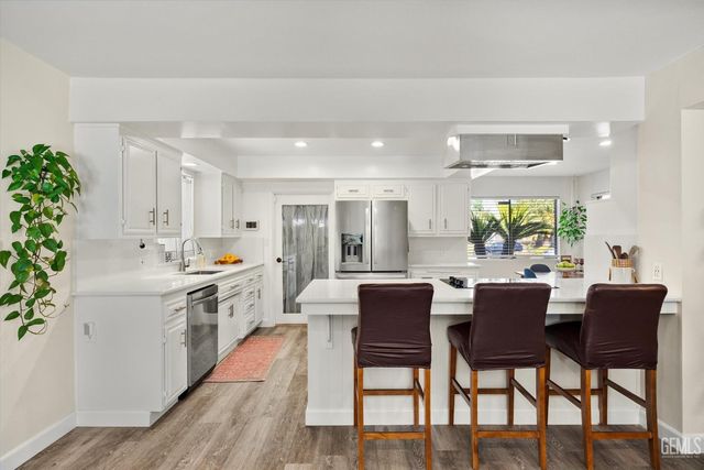 6711 Columbia Lane, Bakersfield, CA 93309