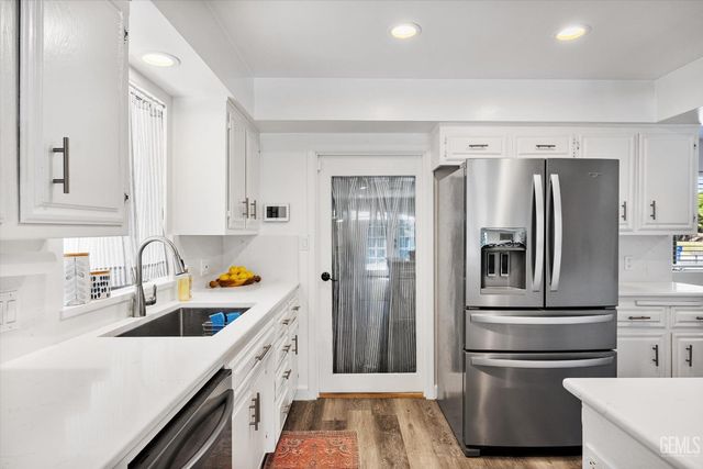 6711 Columbia Lane, Bakersfield, CA 93309