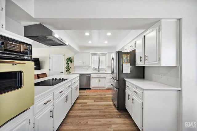 6711 Columbia Lane, Bakersfield, CA 93309